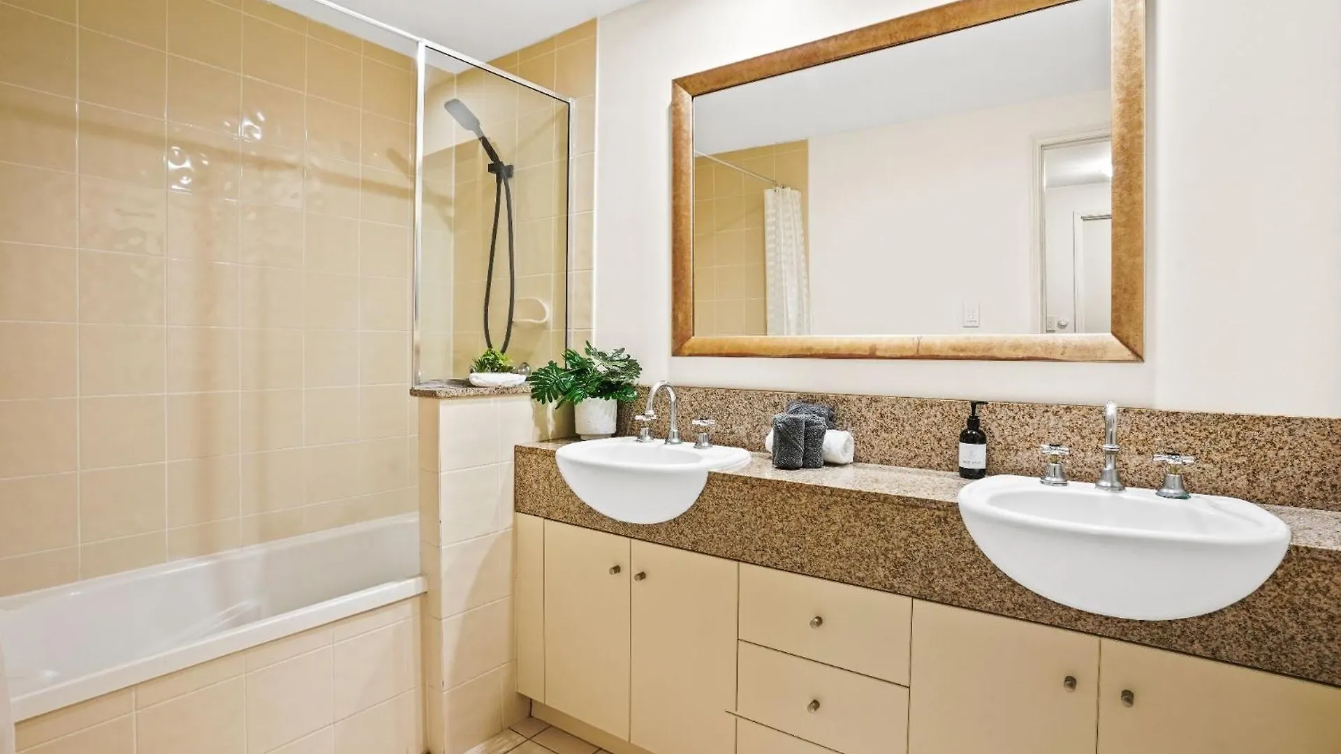 Apartment Lavender Lakes - Resort Style Living Cairns